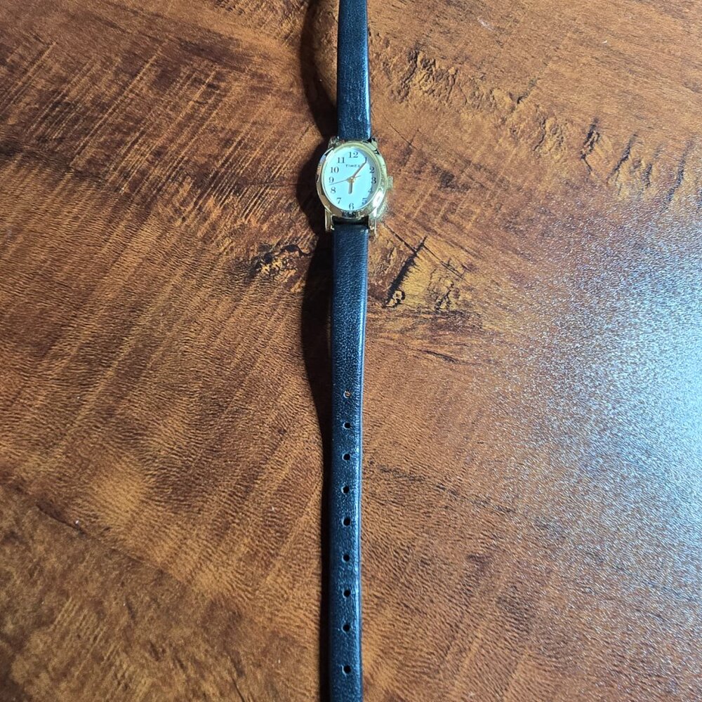 Ladies Timex Watch - Picture 3 of 4
